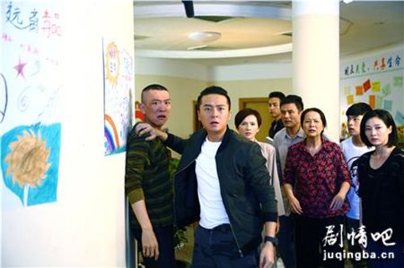 䶾