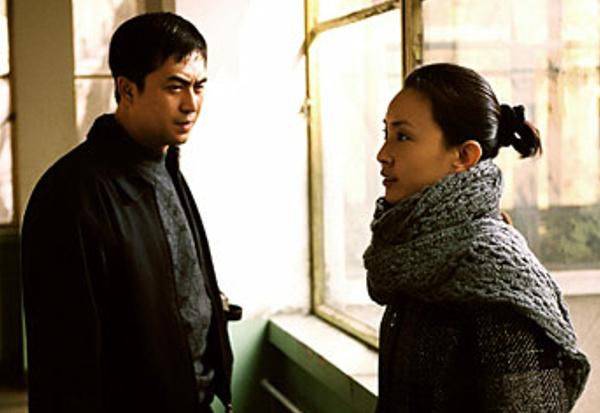 电影左右剧照:为了挽救女儿生命,枚竹坚持用自然性交的方式