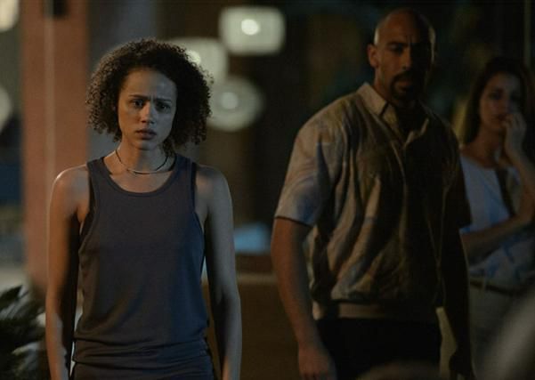 电影超能泰坦剧照:队友的死让大家感到震惊和难过,同时也为这次训练蒙上一层阴影