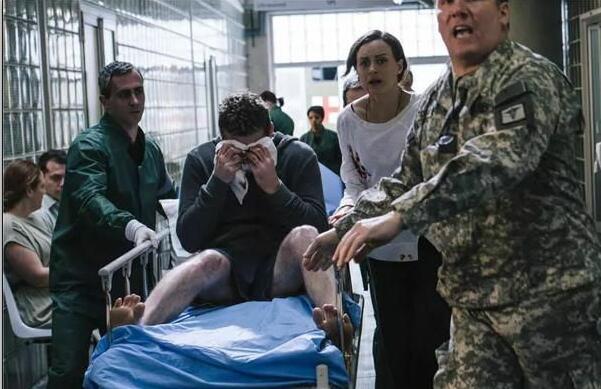 电影超能泰坦剧照:训练的进展并不顺利,瑞克突然失明,让人对这次训练产生质疑