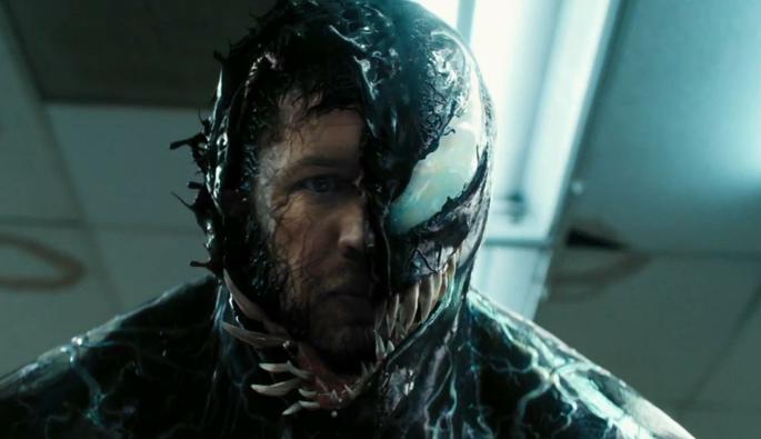 毒液:致命守护者剧照:埃迪被自己的形象惊呆