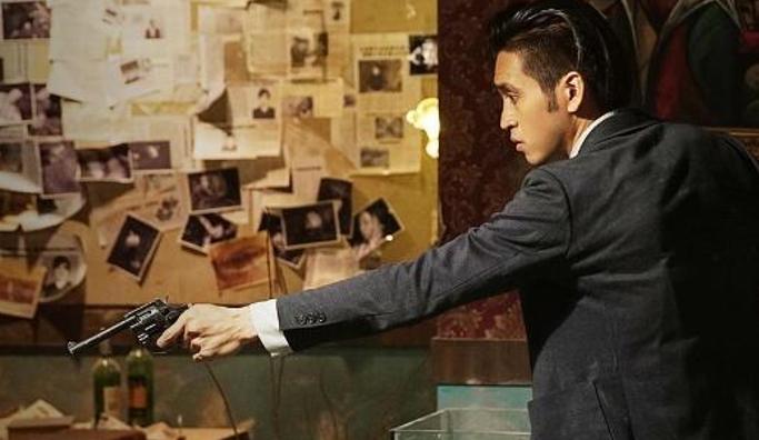 黑暗迷宫剧情:马文拿枪威胁大家交出食品